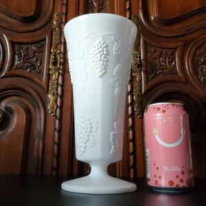 Vntg 10" "Harvest" Raised Grapes 🍇 Thick Heavy Milk Glass Vase by Colony